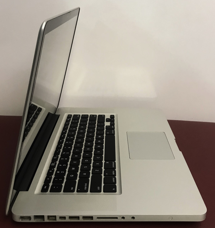 لپ تاپ استوک اپل مدل APPLE MAC BOOKPRO A1286 /CPU : CORi5/2th GEN 2400/2400 GHZ2.4 /4 GB / 320 HDD