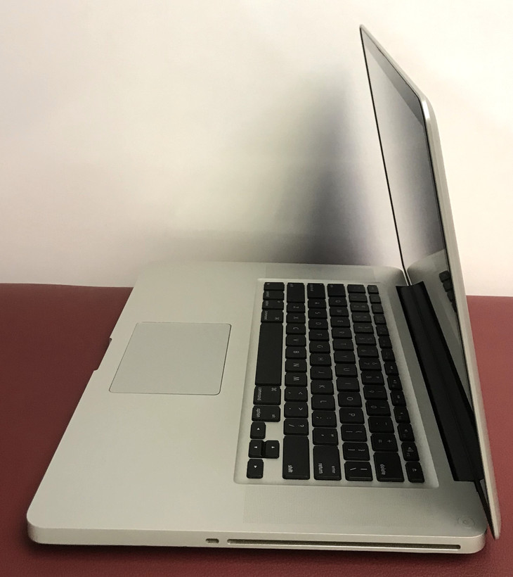 لپ تاپ استوک اپل مدل APPLE MAC BOOKPRO A1286 /CPU : CORi5/2th GEN 2400/2400 GHZ2.4 /4 GB / 320 HDD