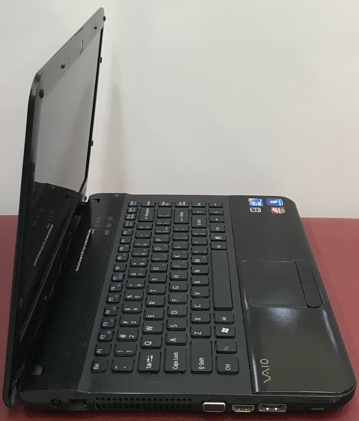 لپتاپ استوک سونی نسل یک مدل SONY VAIO VPCE CORi5 M460 N1/RAM8/SSD256/VGA 2 GB/LCD 14