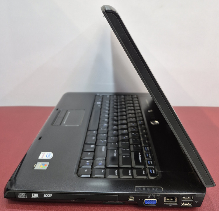 لپتاپ استوک دل مدل DELL VOSTRO 1500 /CPU CORE 2 DUO T7500/RAM 4 GB/ HDD 160 GB / 15 INCH