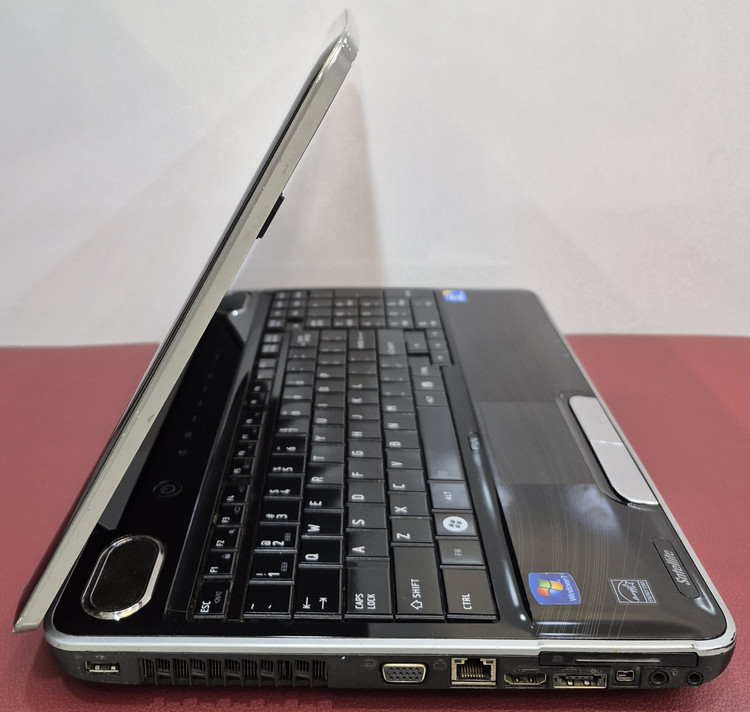 لپتاپ استوک نسل یک توشیبا مدل TOSHIBA /CPU COR i7 Q720/RAM 4 GB /HDD 500 GB /15.6 INCH