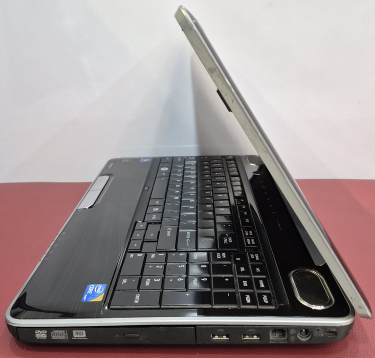 لپتاپ استوک نسل یک توشیبا مدل TOSHIBA /CPU COR i7 Q720/RAM 4 GB /HDD 500 GB /15.6 INCH
