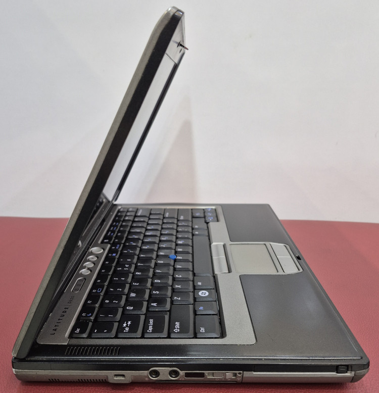 لپتاپ استوک دل مدل DELL D620 /CPU CORE 2 CPU T5500/RAM 3 GB/HDD 60 GB /14 INCH