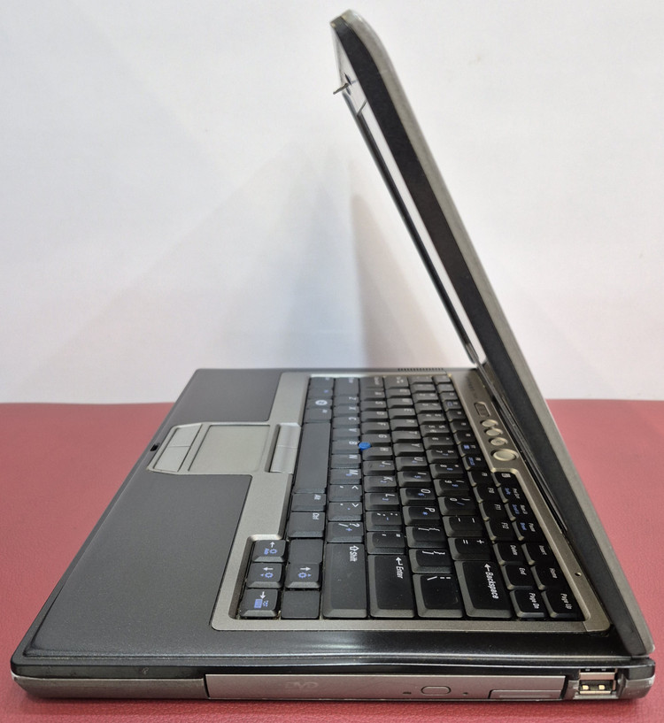 لپتاپ استوک دل مدل DELL D620 /CPU CORE 2 CPU T5500/RAM 3 GB/HDD 60 GB /14 INCH