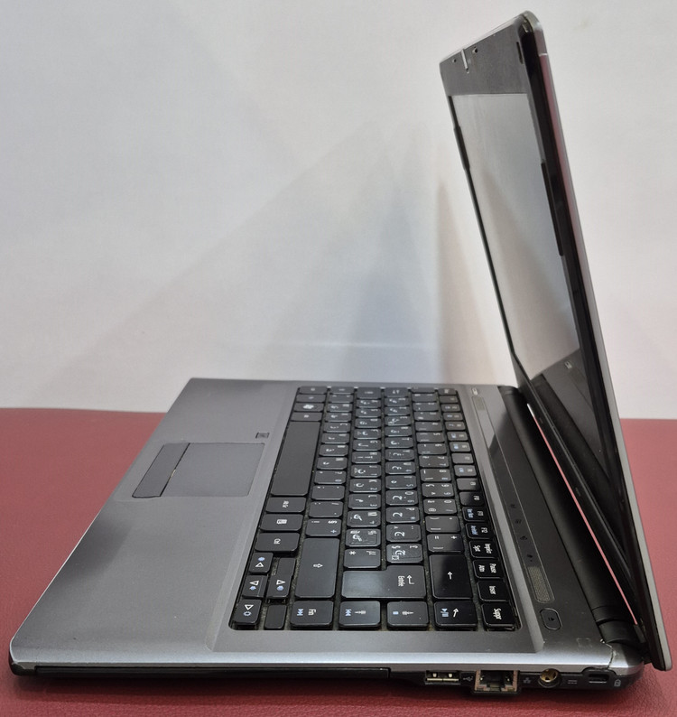 لپتاپ استوک ایسر مدل ACER 4810 /CPU INTEL GENUINE PENTIUM (R) U4100 /RAM 4 GB/HDD 320 GB /14 INCH