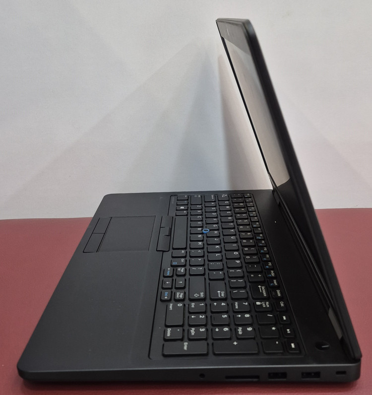 لپتاپ استوک دل نسل 6 مدل DELL 5570/CPU CORi5 6200U/RAM 8 GB /SSD 256 GB /15.6 INCH
