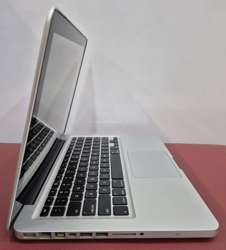 لپتاپ استوک اپل مدل MACBOOK PRO /CPU /COR 2 DUO /RAM 4 GB/HDD 160 GB /13 INCH