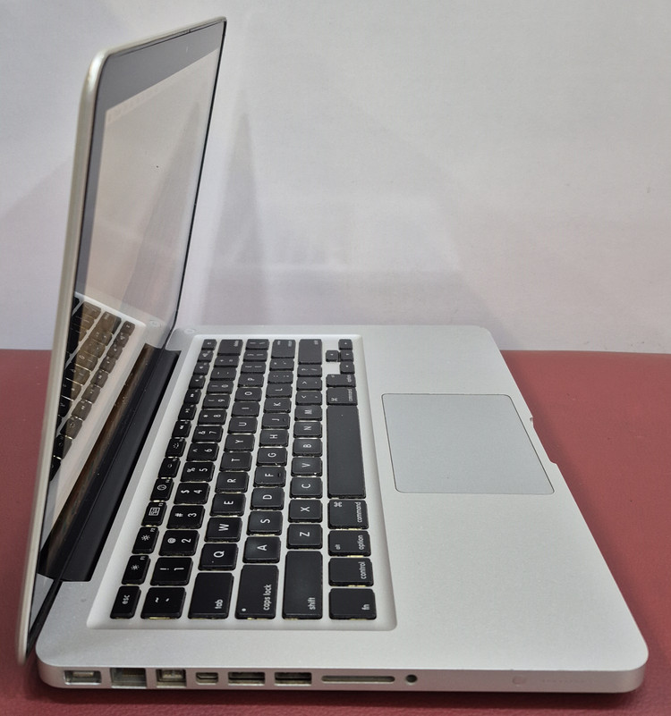 لپتاپ استوک اپل مدل MACBOOK PRO /CPU /COR 2 DUO /RAM 4 GB/HDD 250 GB /13 INCH