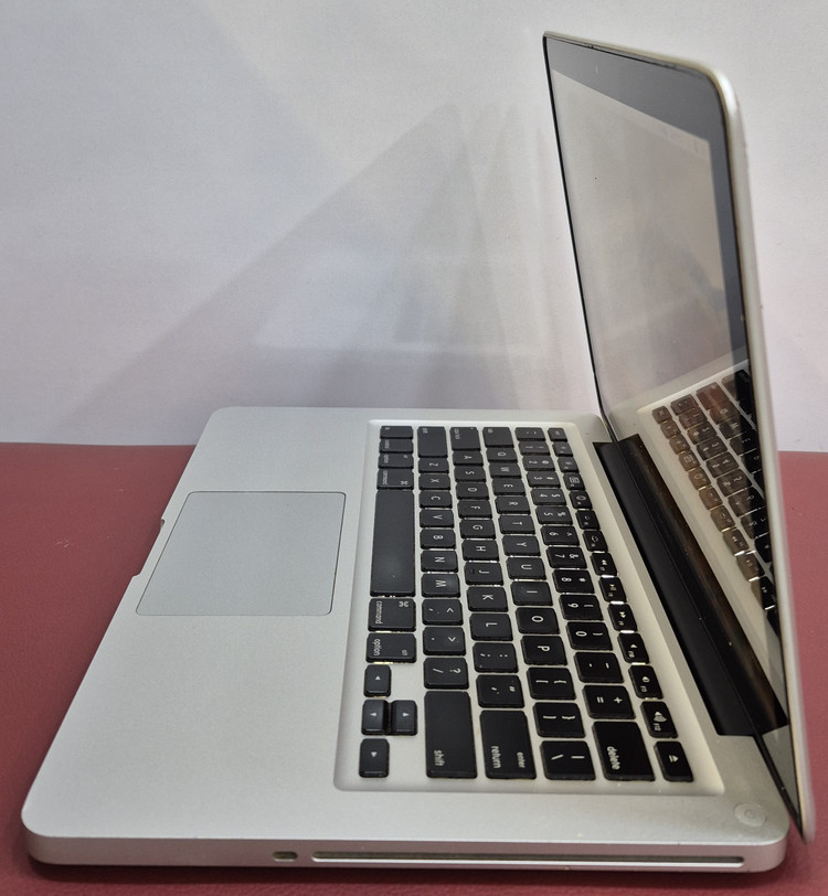 لپتاپ استوک اپل مدل MACBOOK PRO /CPU /COR 2 DUO /RAM 4 GB/HDD 250 GB /13 INCH