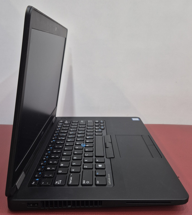لپتاپ استوک دل نسل 7 مدل DELL PRECISION 3520/CPU CORi5 7300HQ/RAM 16 GB /SSD 512 GB /VGA 2GB/15.6 INCH
