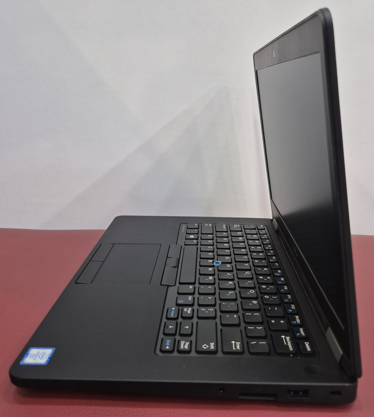 لپتاپ استوک دل نسل 7 مدل DELL PRECISION 3520/CPU CORi5 7300HQ/RAM 16 GB /SSD 512 GB /VGA 2GB/15.6 INCH