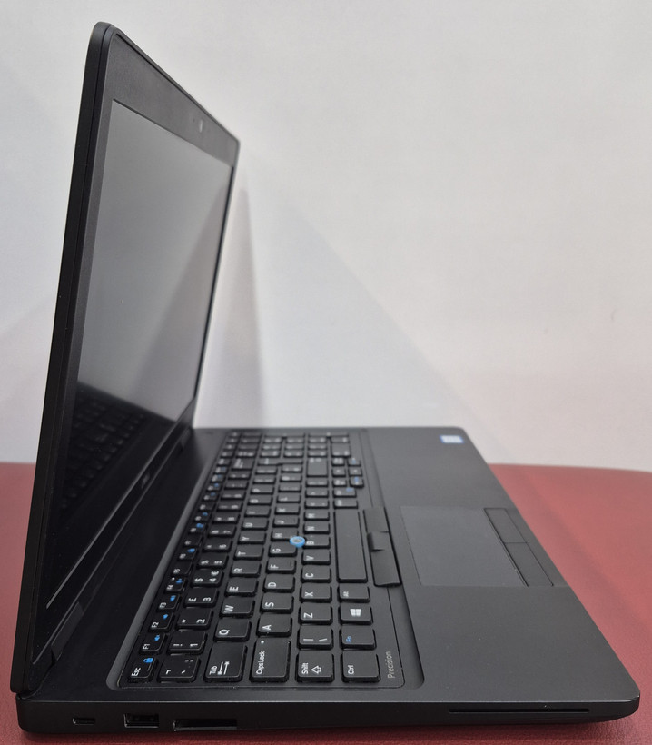 لپتاپ استوک دل نسل 6 مدل DELL LATITUDE E5470/CPU CORi7 6600U/RAM 8 GB /SSD 256 GB /VGA 2GB/14 INCH