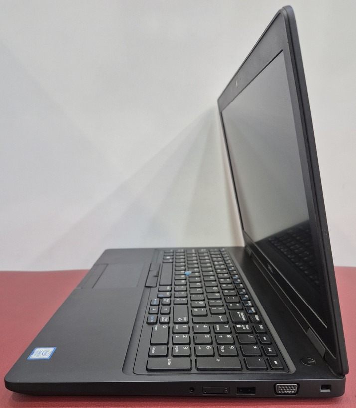 لپتاپ استوک دل نسل 6 مدل DELL LATITUDE E5470/CPU CORi7 6600U/RAM 8 GB /SSD 256 GB /VGA 2GB/14 INCH